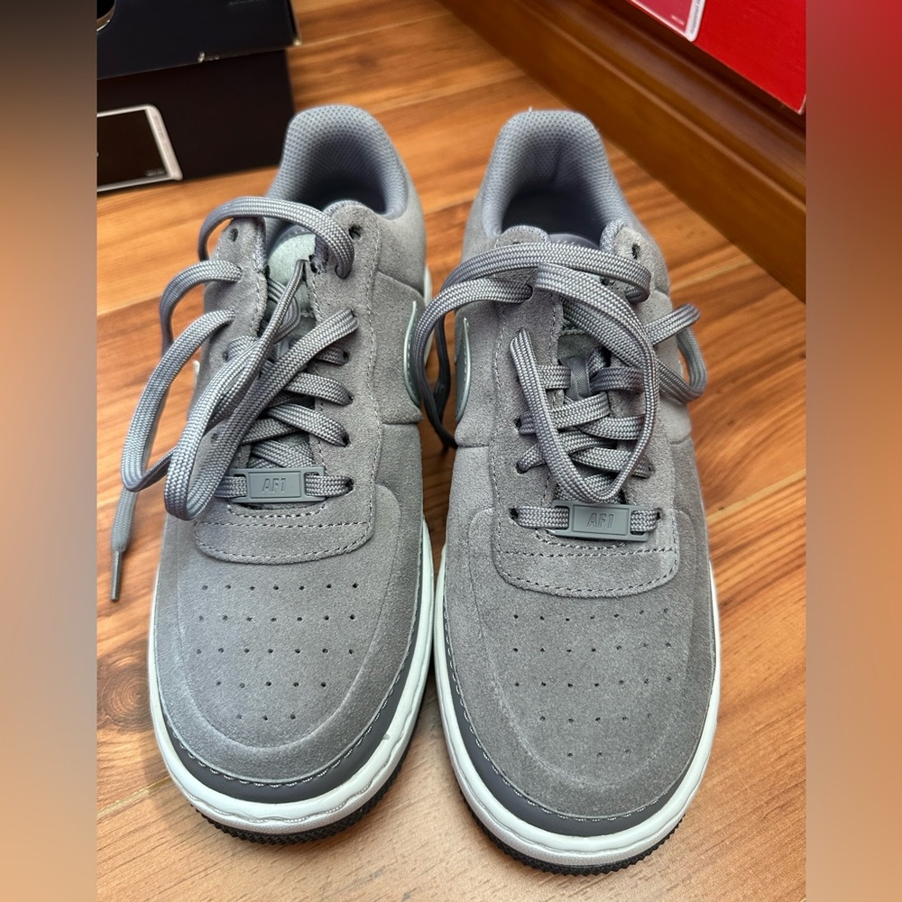 Nike- Womens Air Force 1 - jester low. New in box